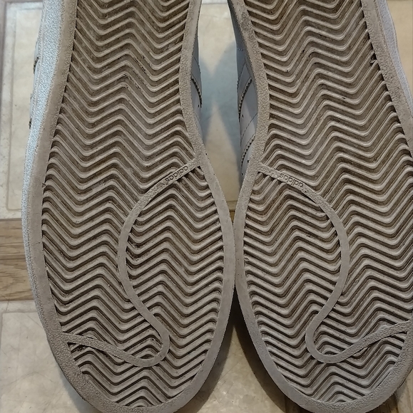 Athletic shoes - Picture 7 of 7